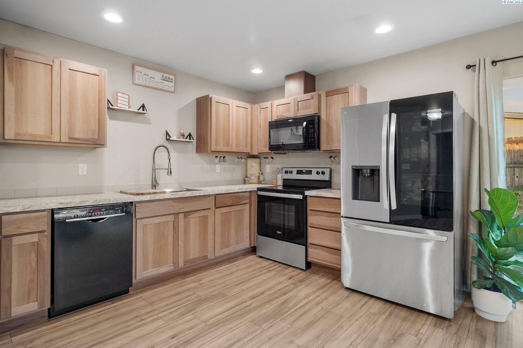 Property Photo: 405 Whitefish Ln WA 99301