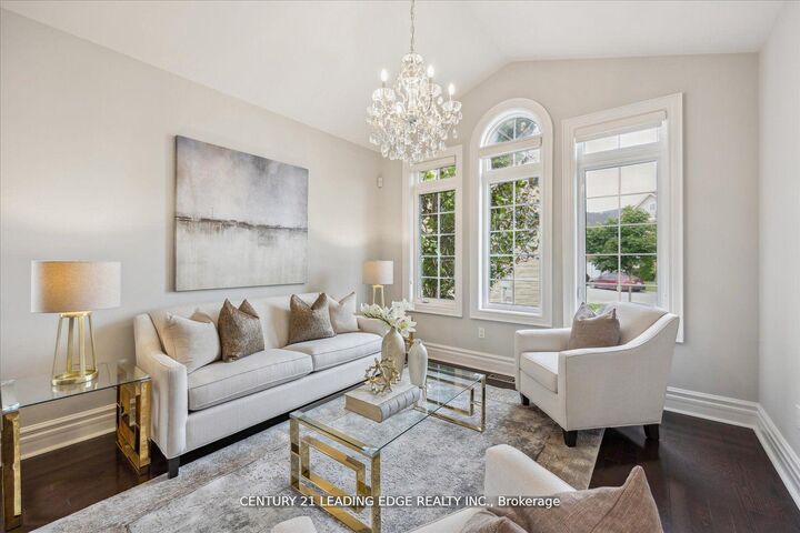 Photo de la propriété:  64 Miles Hill Crescent  ON L4E 4Y9 