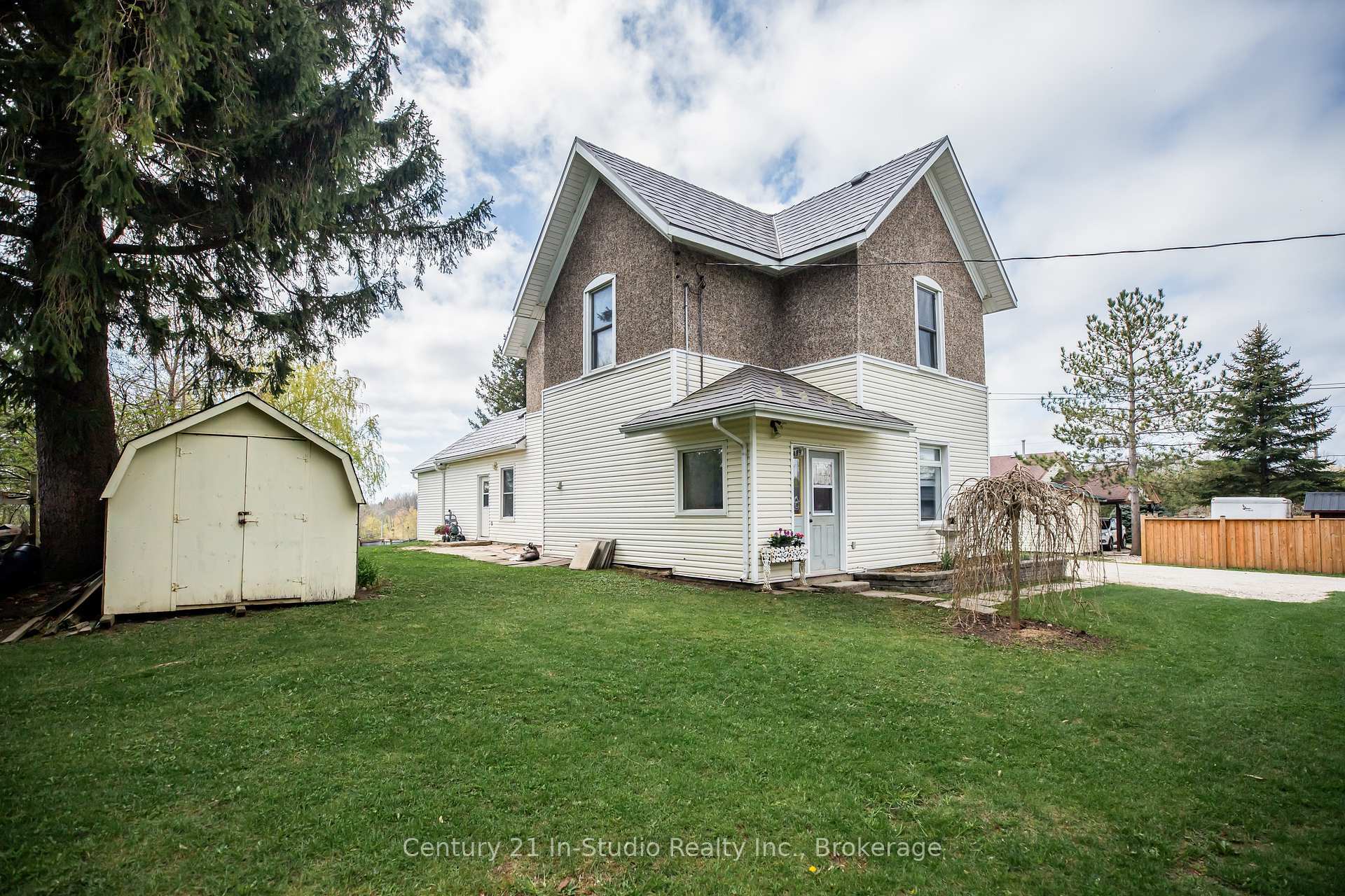 Property Photo: 489 Lambton Street W ON N0G 1R0