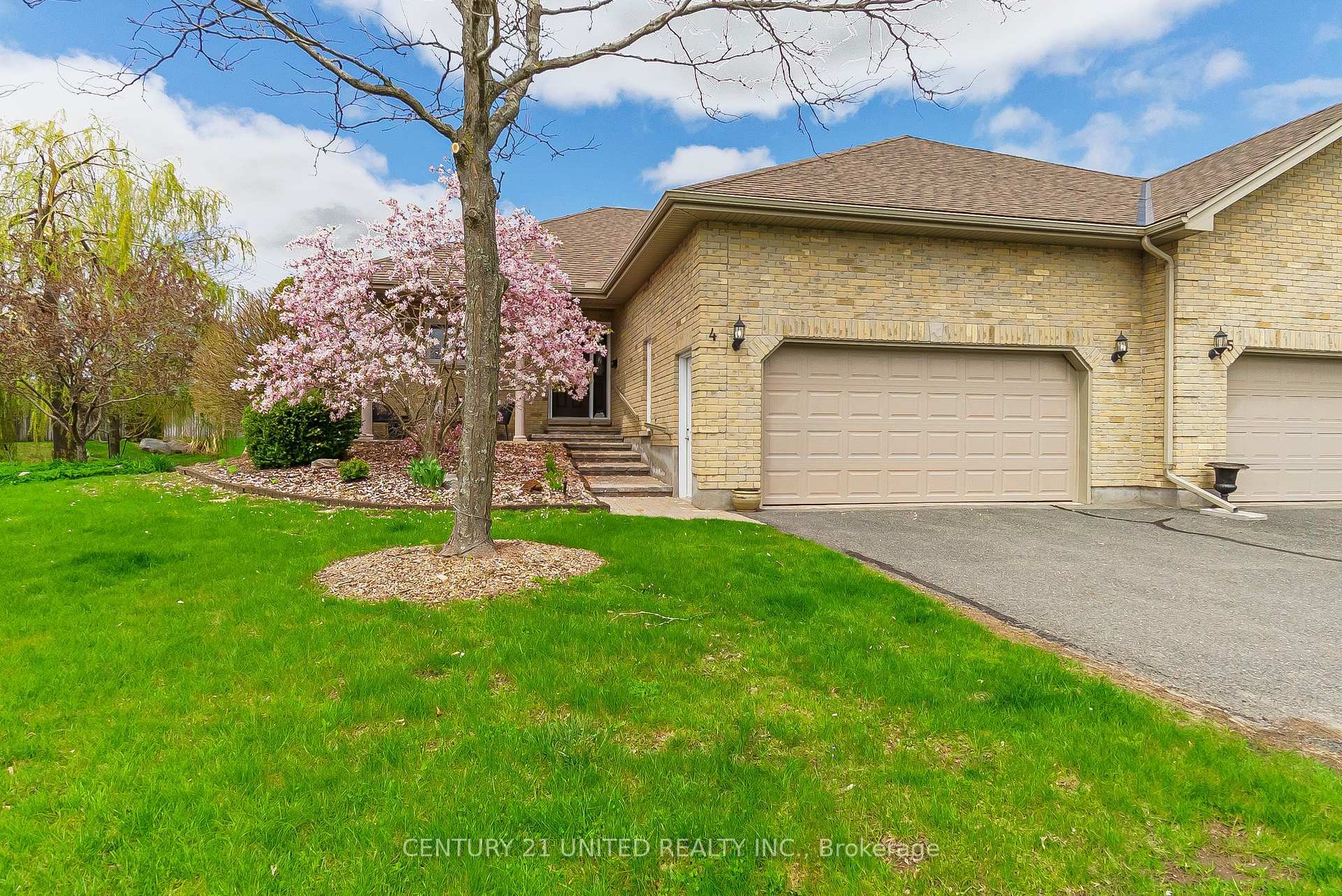 Property Photo: 227 Carnegie Avenue 4 ON K9L 0B3