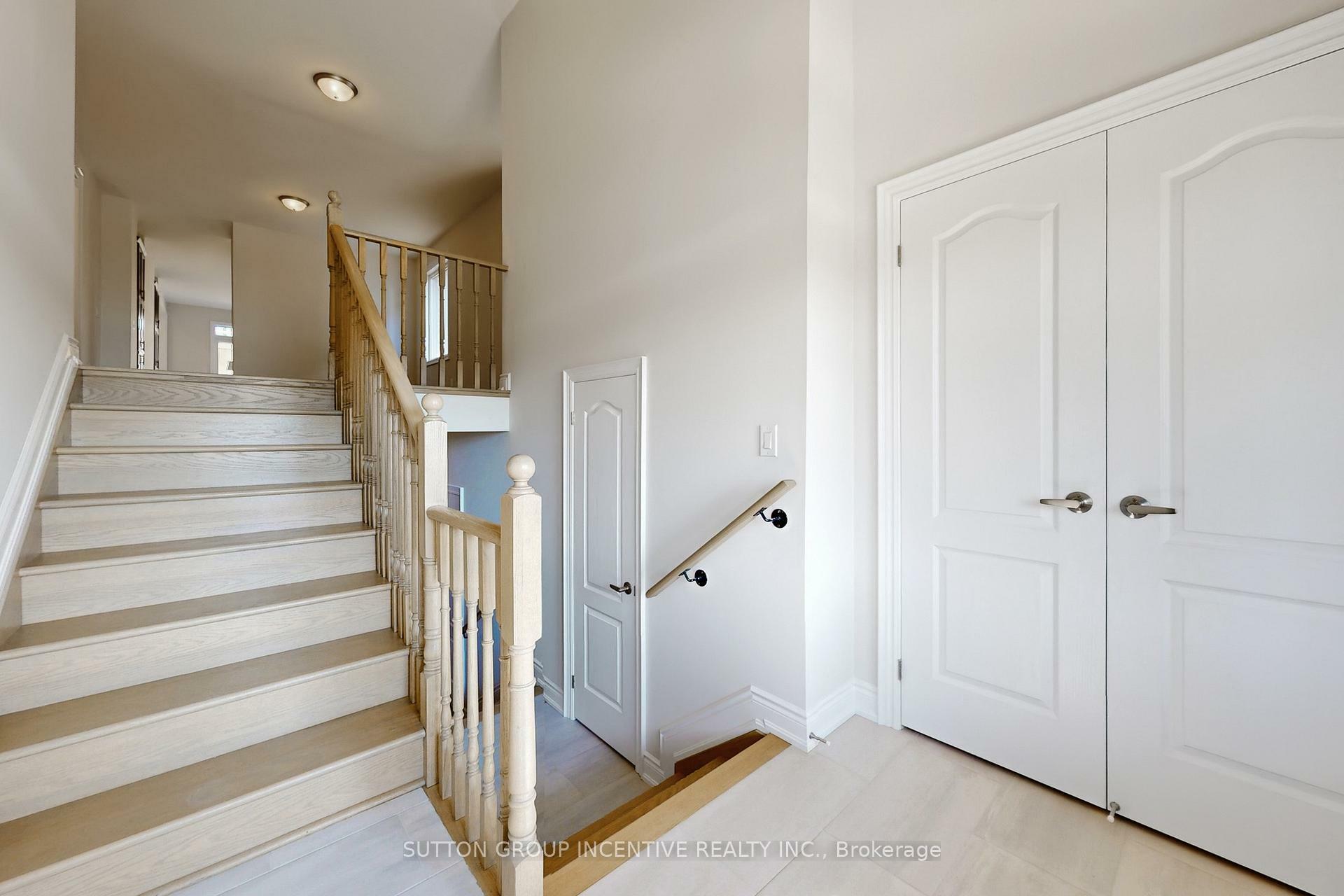 Property Photo: 2968 Monarch Drive ON L3V 8M8