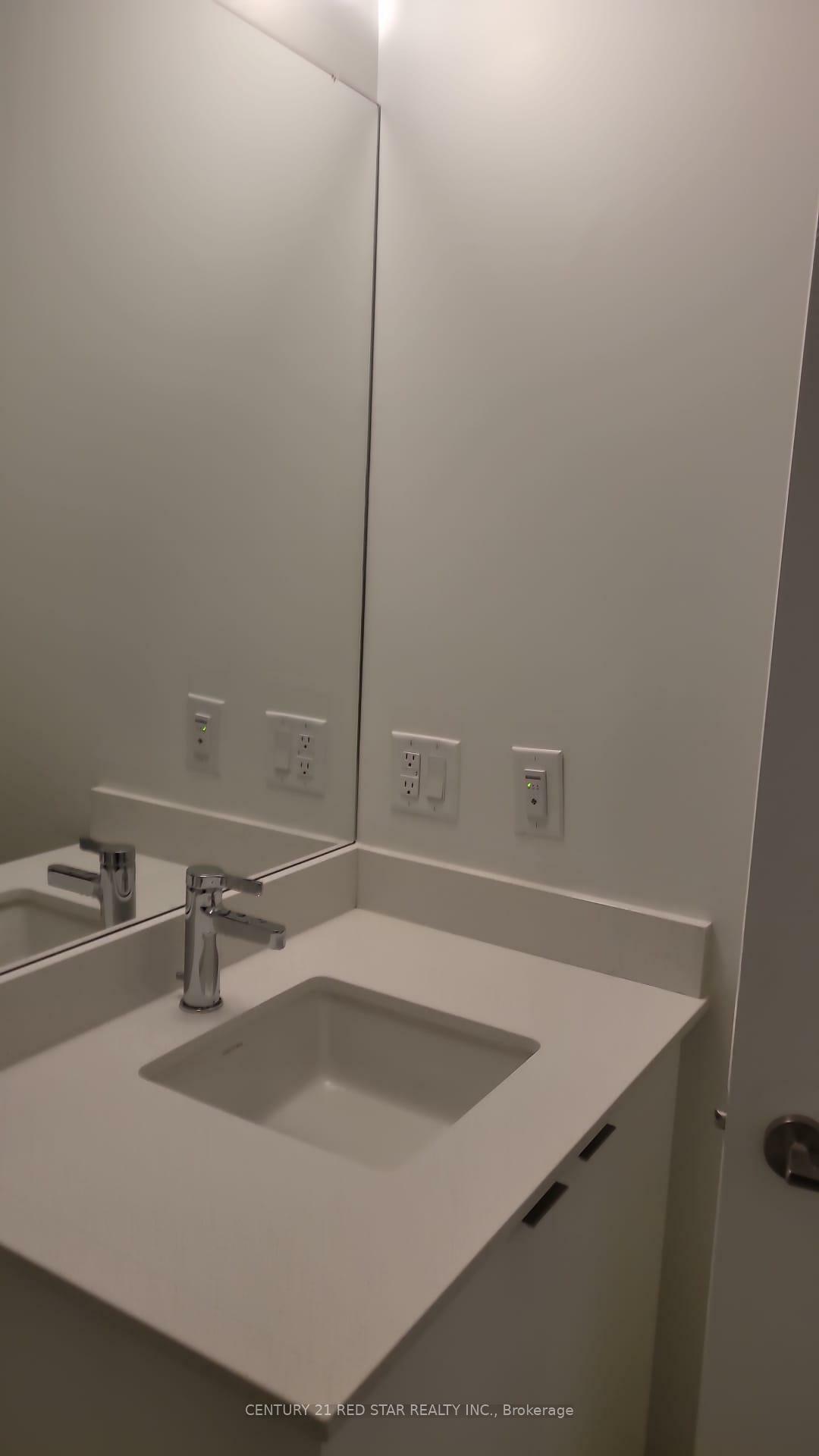 Photo de la propriété: 55 Duke Street W 336 ON N2H 0C9