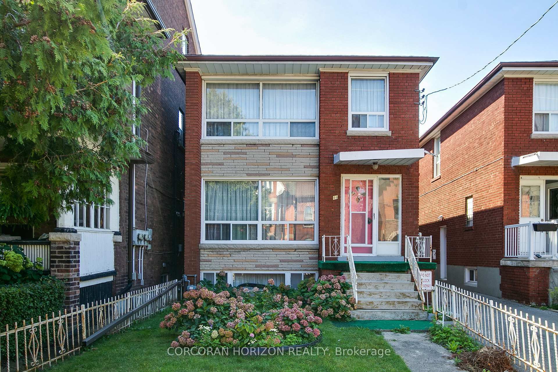 Photo de la propriété:  46 Macdonell Avenue  ON M6R 2A2 