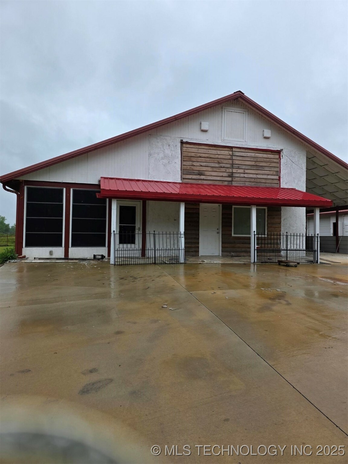 Property Photo: 629 S State Hwy 59 OK 74964