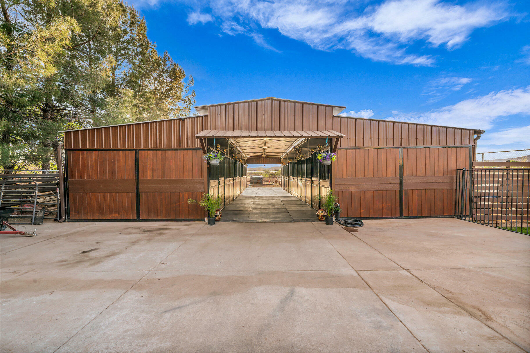 Property Photo: 3770 Sugar Leo Rd UT 84790