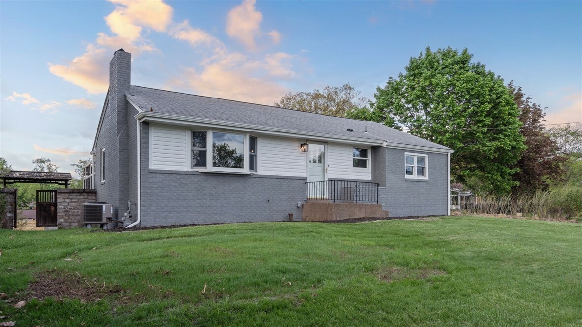 Property Photo: 110 Mary Vue St PA 15237