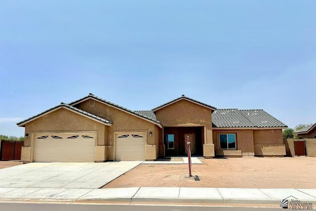 Property Photo: 5691 E 44th Pkwy AZ 85365