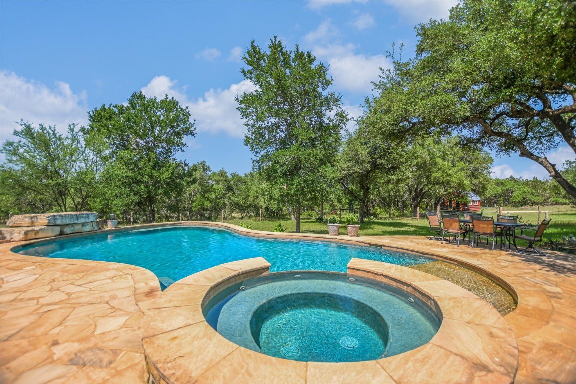 Property Photo: 1150 Windmill Run TX 78676