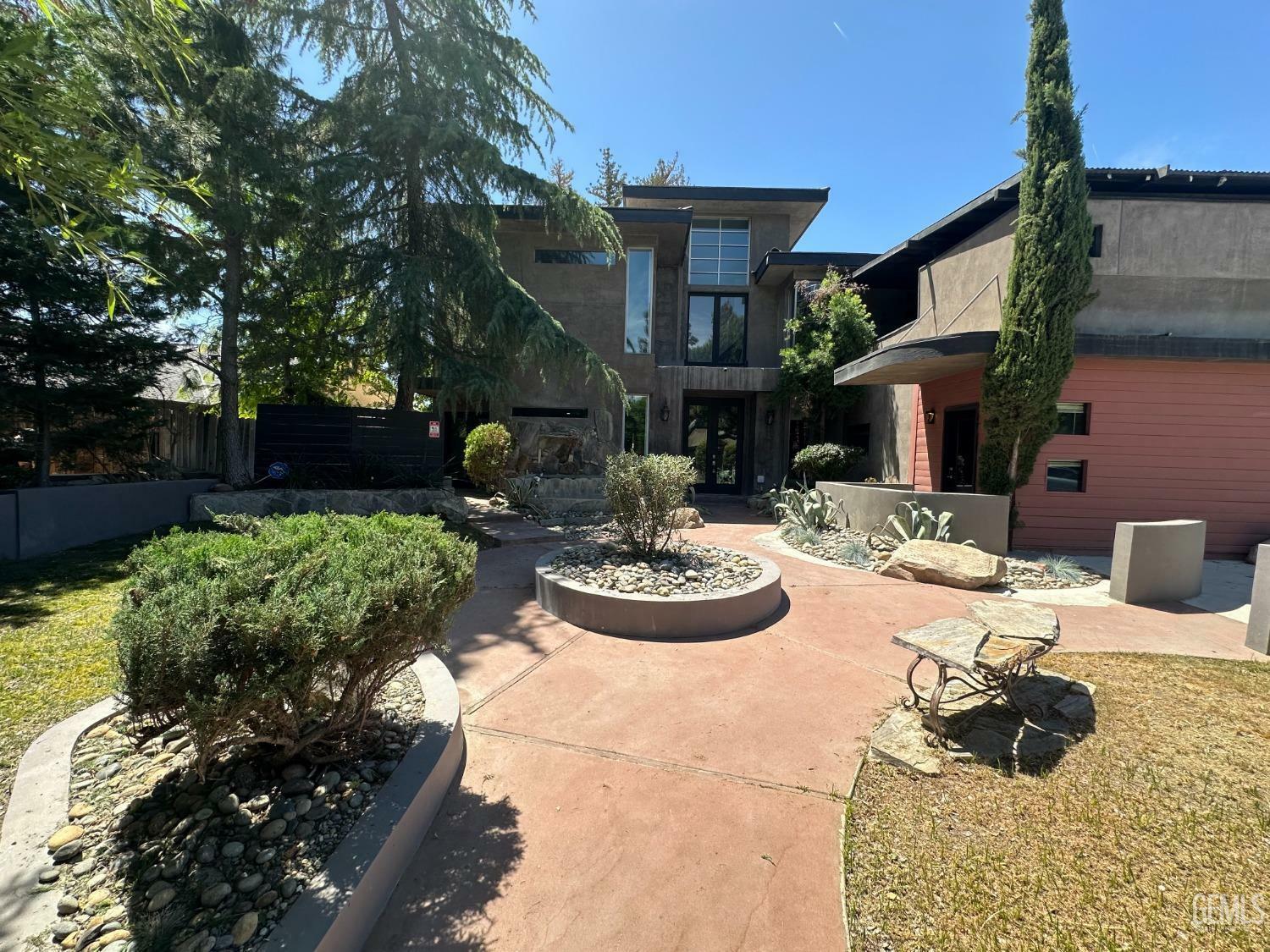 Property Photo: 2513 W Moffitt Way CA 93309