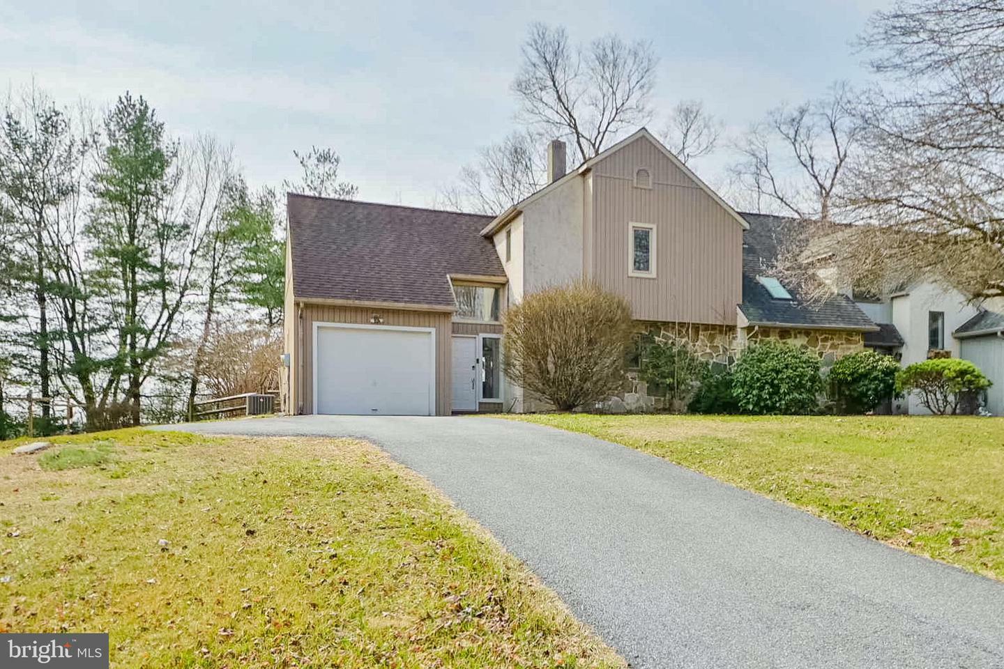 3498 Dawn View Drive  Lancaster PA 17601 photo