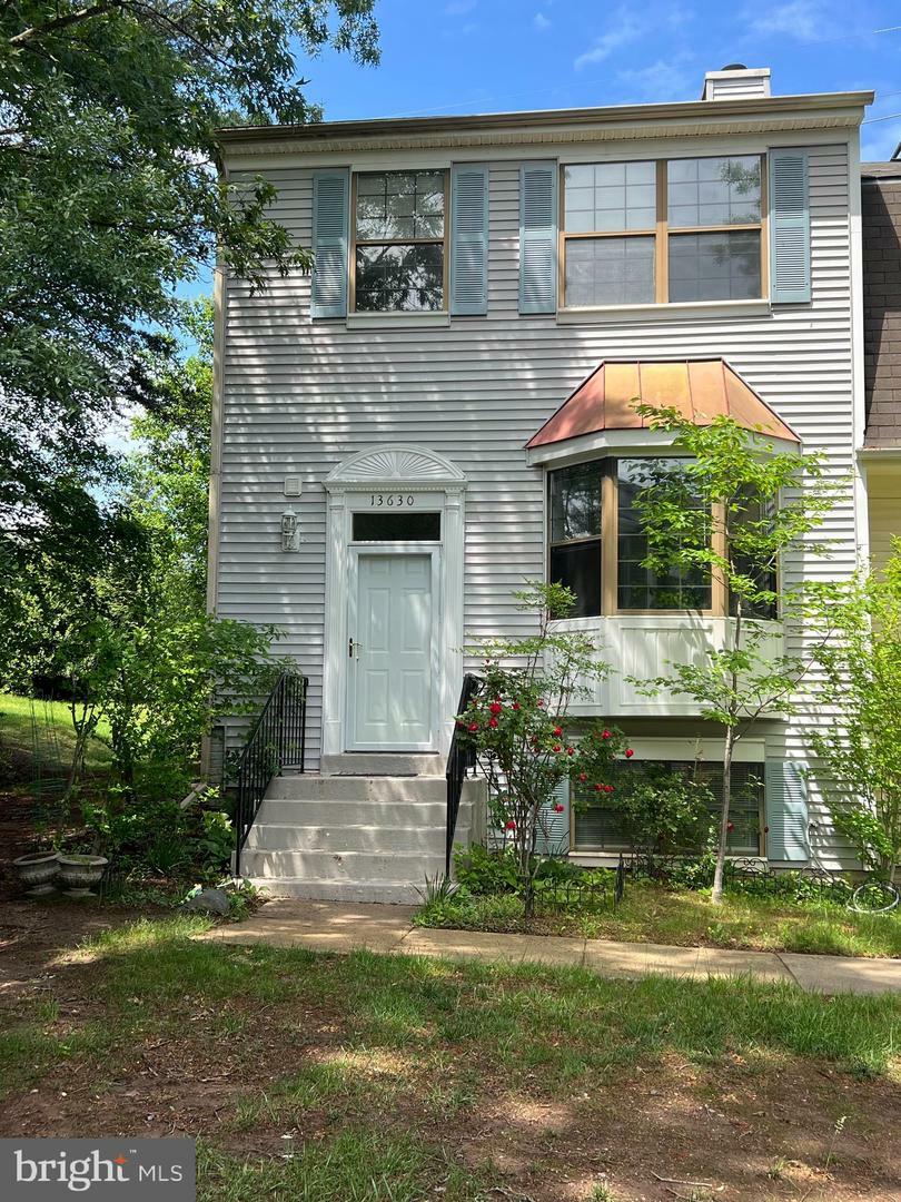 Property Photo: 13630 Wildflower Lane VA 20124