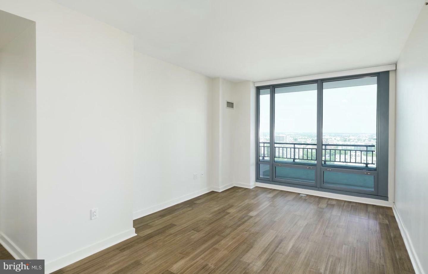 Property Photo: 2101 Market Street 2801 PA 19103