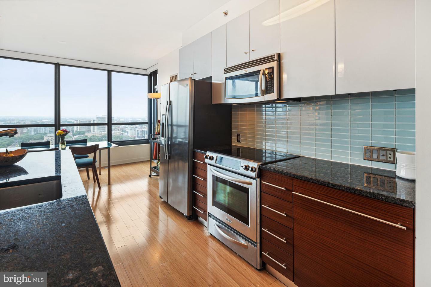 Property Photo: 2101 Market Street 2801 PA 19103