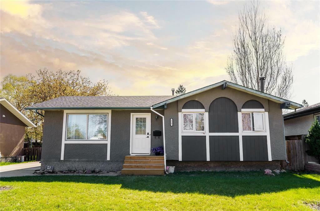 Property Photo: 118 Hatcher Road MB R2C 3W1