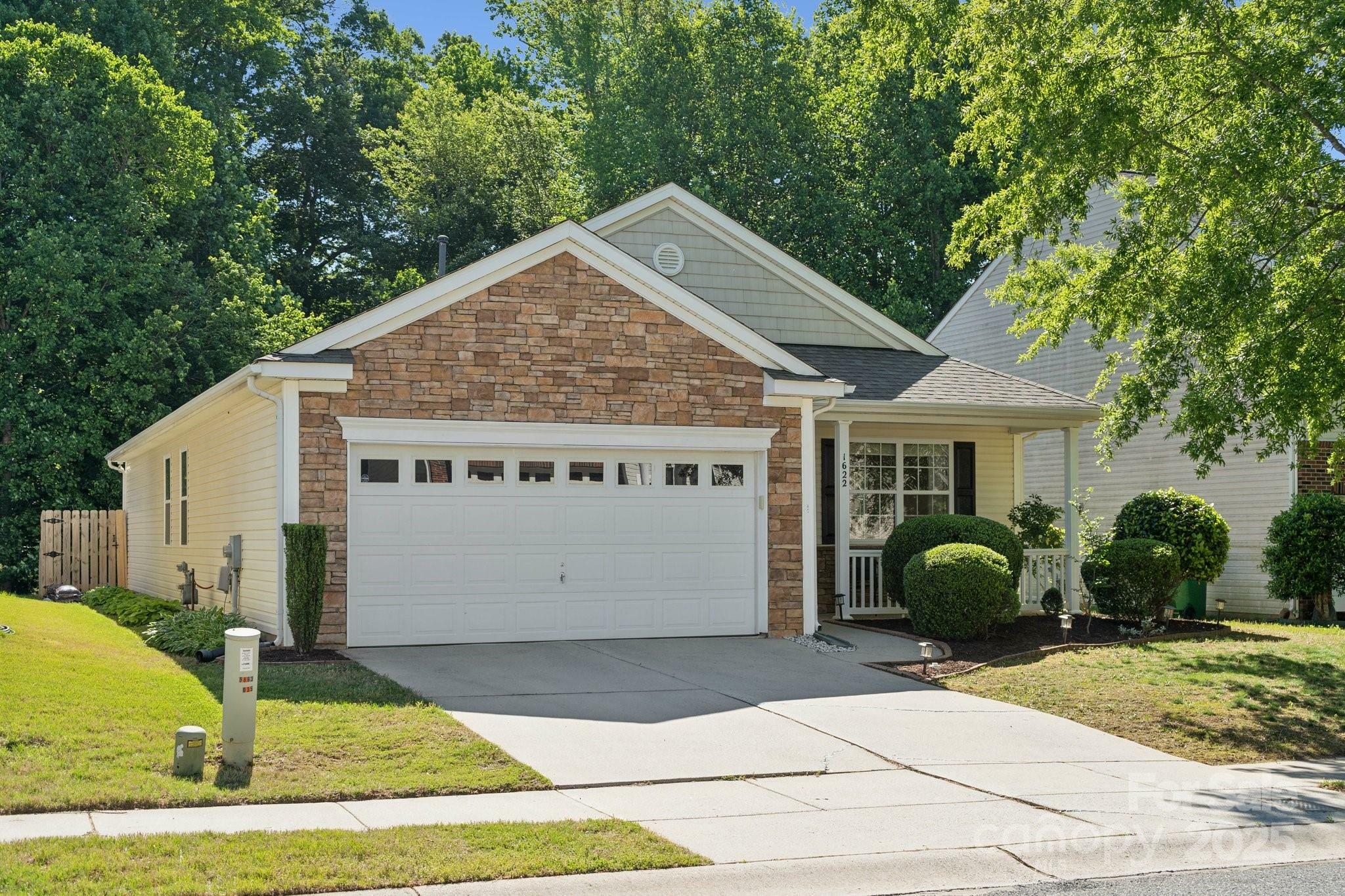 Property Photo: 1622 Candlewood Ridge Lane NC 28105
