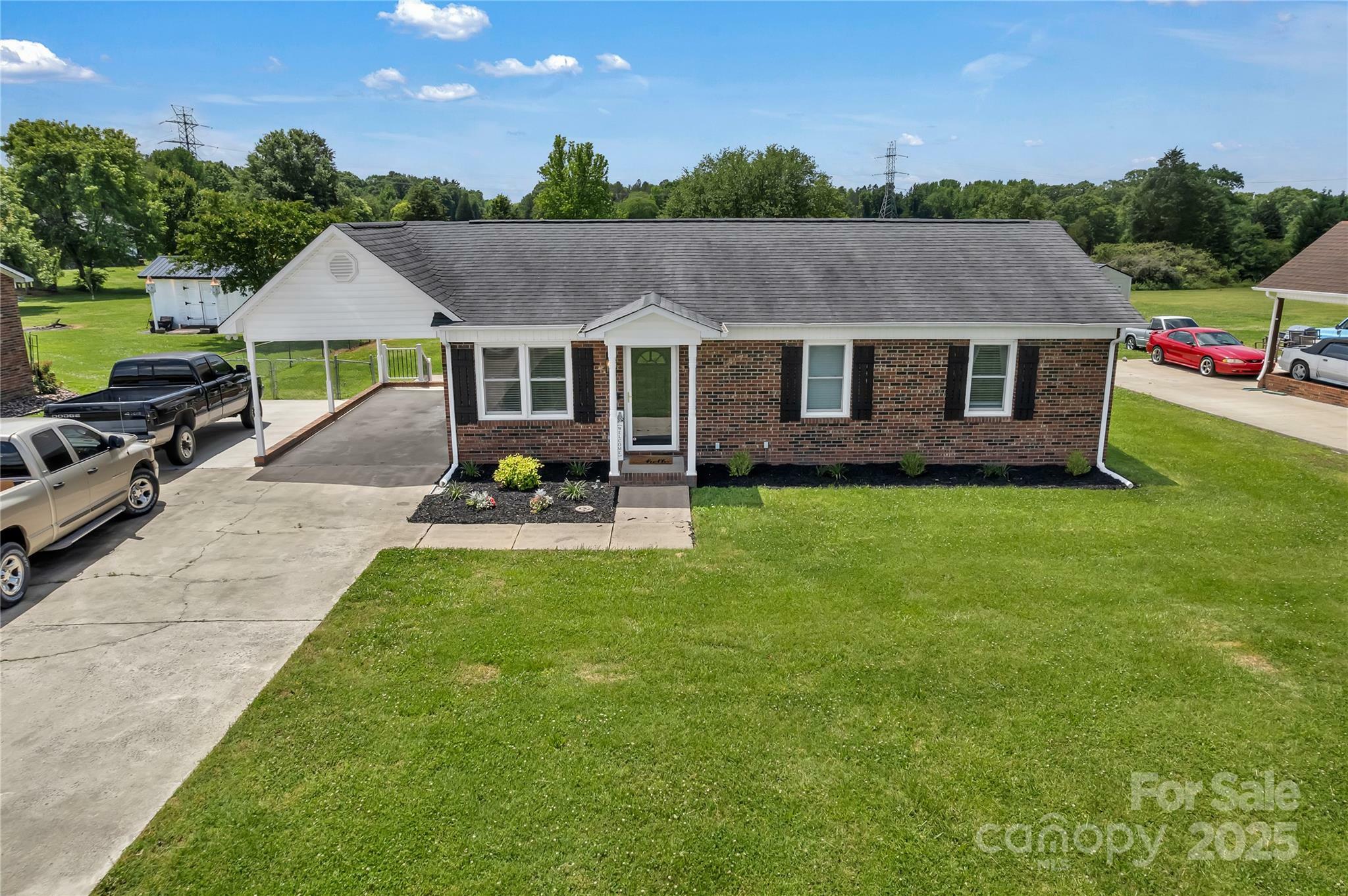 Property Photo: 103 Hicks Road NC 28073
