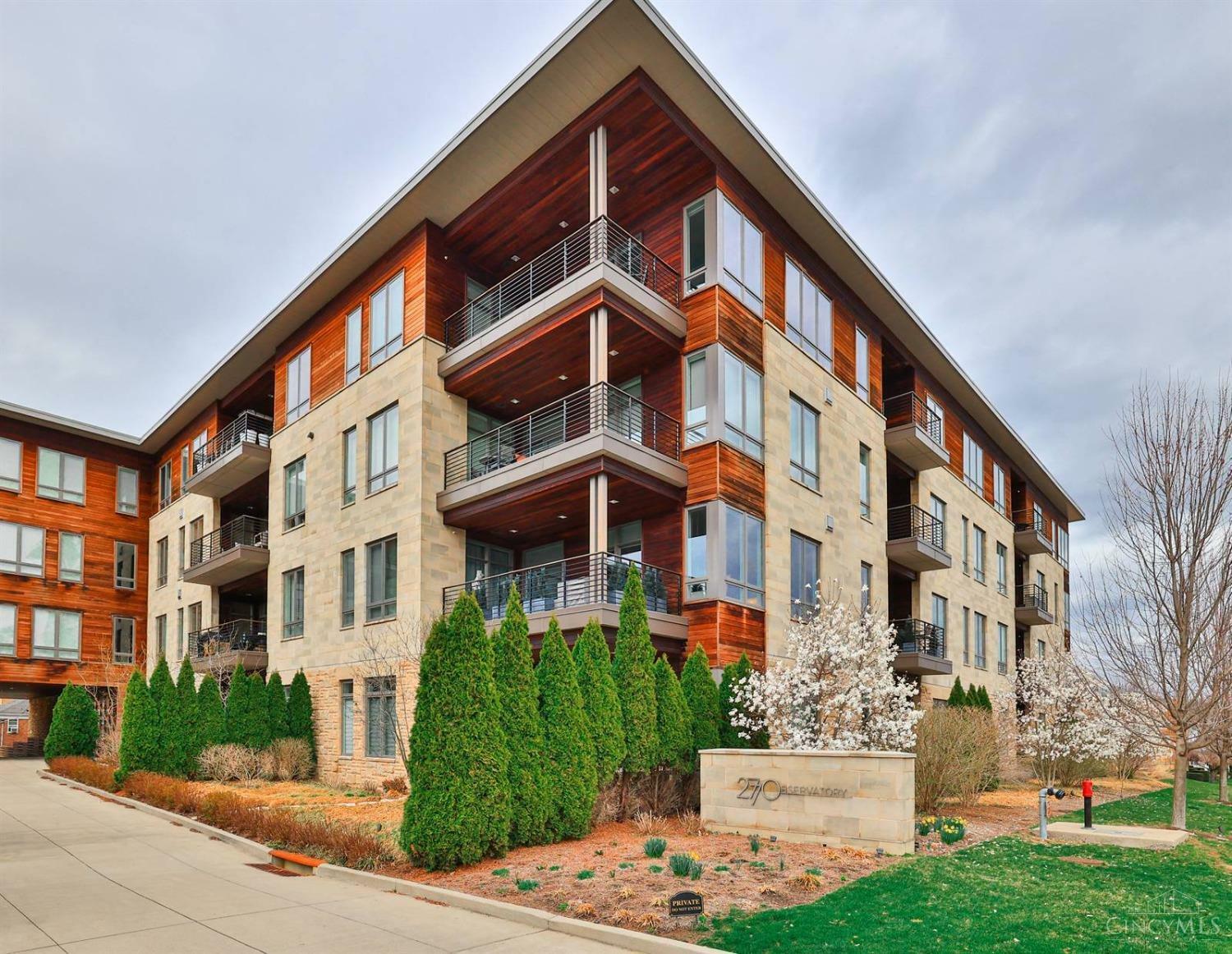 Property Photo: 2770 Observatory Avenue OH 45208