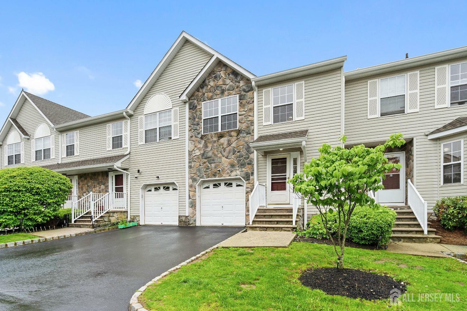 Property Photo:  16 Ashley Court  NJ 08873 