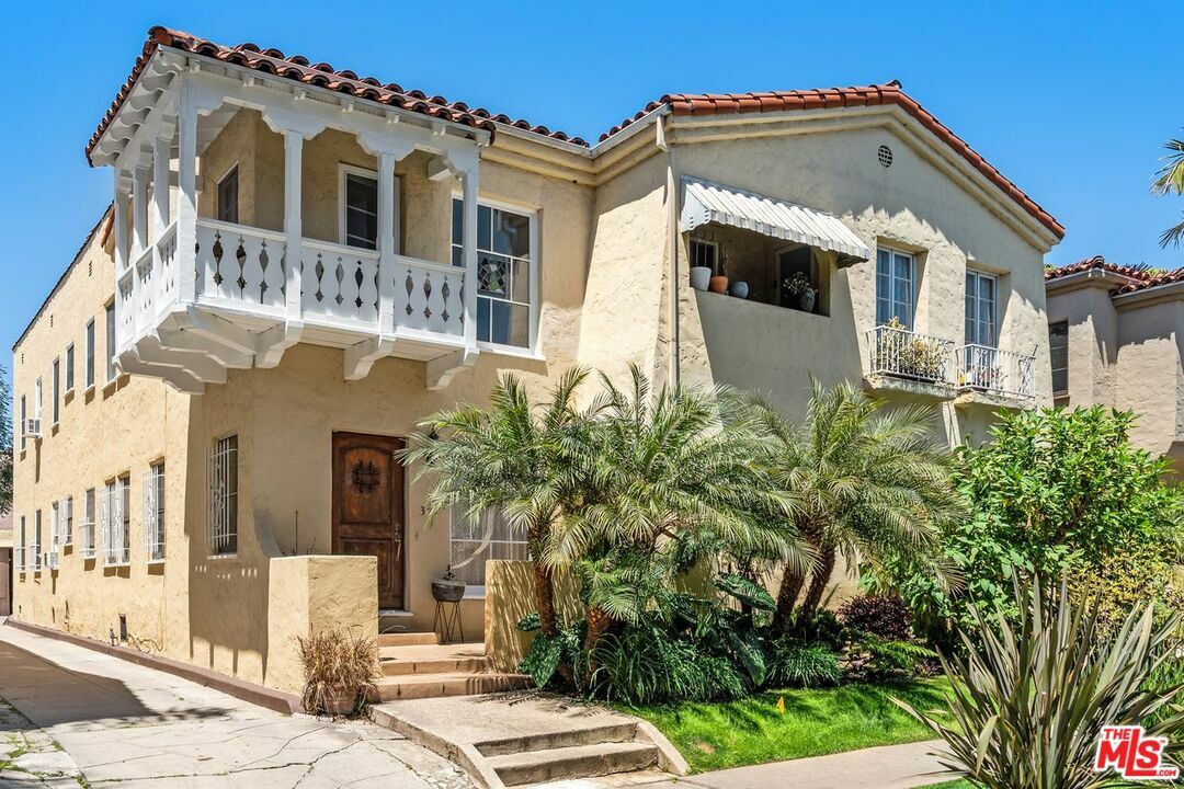 Property Photo: 347 N Curson Ave CA 90036