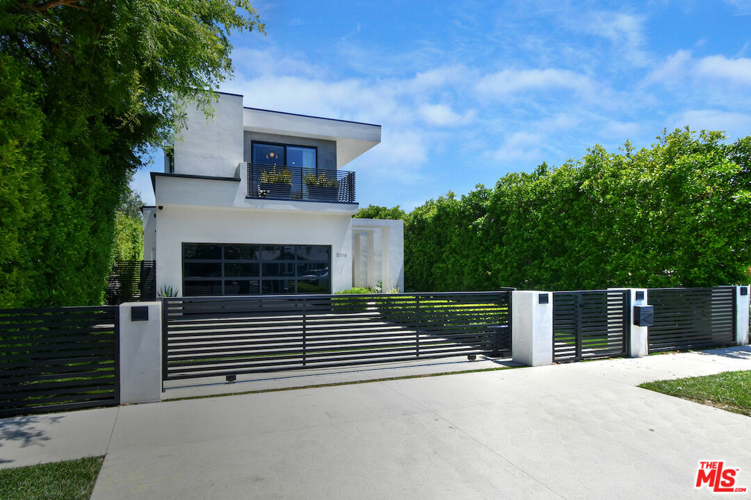 Property Photo: 5316 Lennox CA 91401