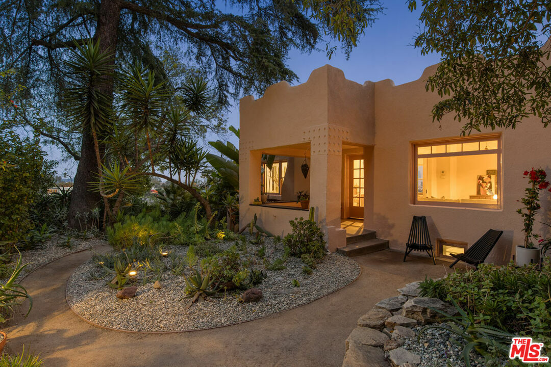 Property Photo: 3400 Carnation Ave CA 90026