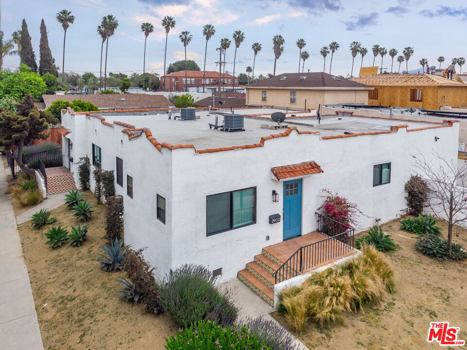 Property Photo:  2902 West Blvd  CA 90016 