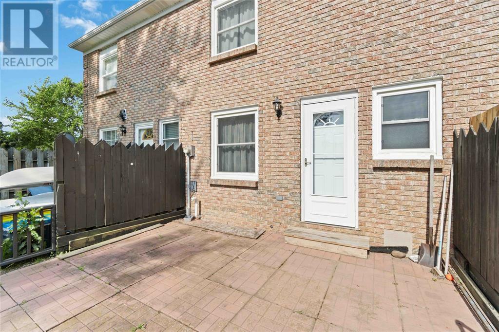 Photo de la propriété: 855 Ross Avenue 5 ON N7T 7R1