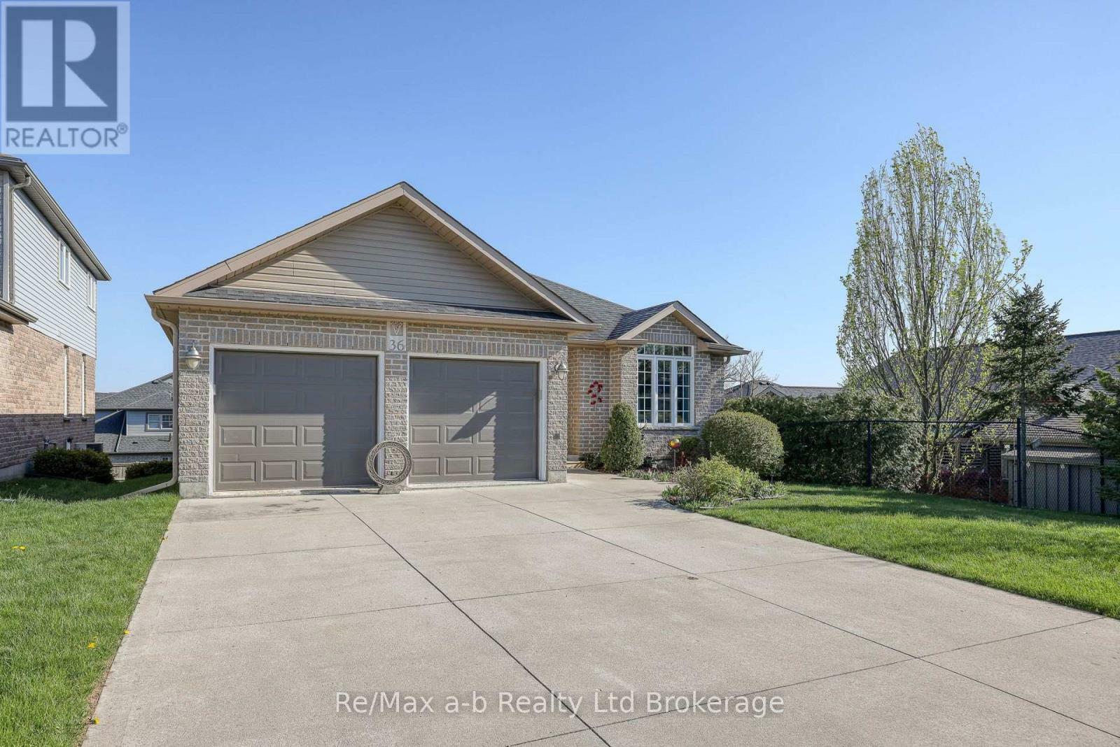 Property Photo: 36 Woodhatch Crescent ON N5C 0A3