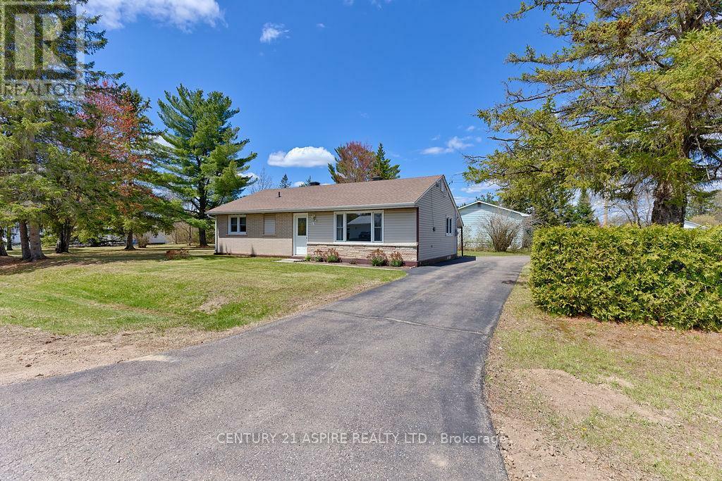 15 Michael Crescent  Petawawa ON K8H 2L5 photo
