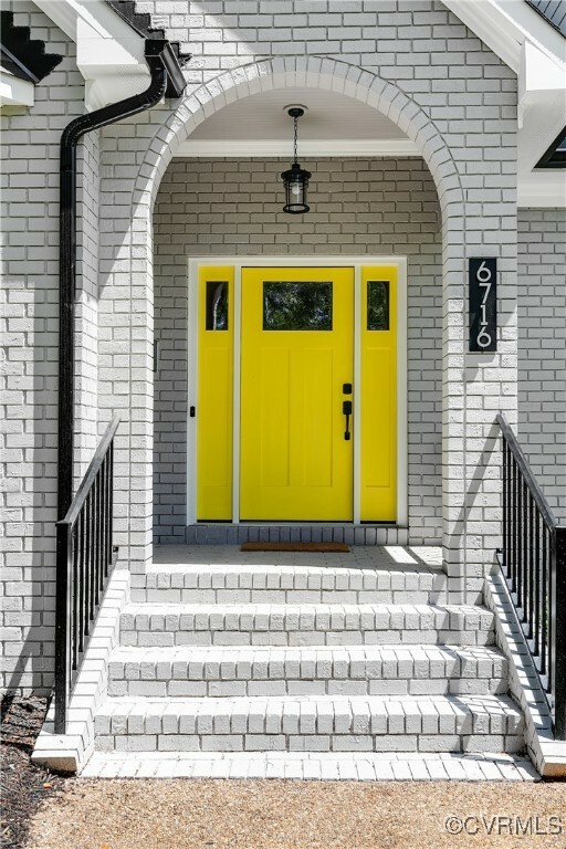 Property Photo: 6716 Hanover Avenue VA 23226