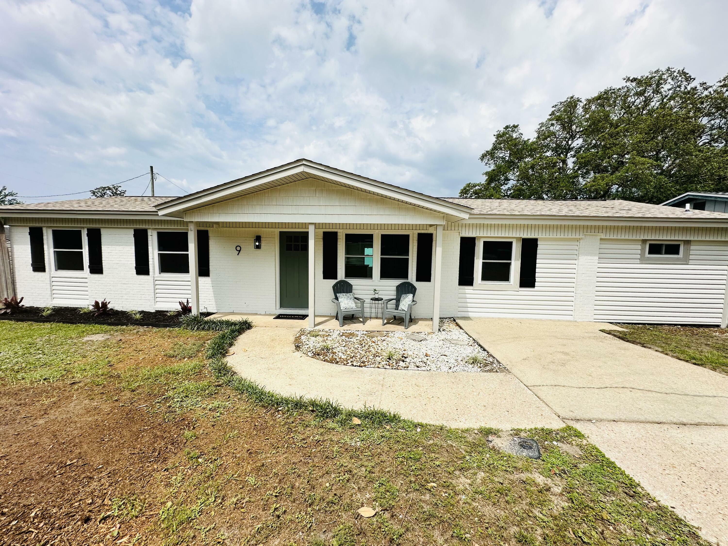 Property Photo: 9 Twisted Oak Trail FL 32579