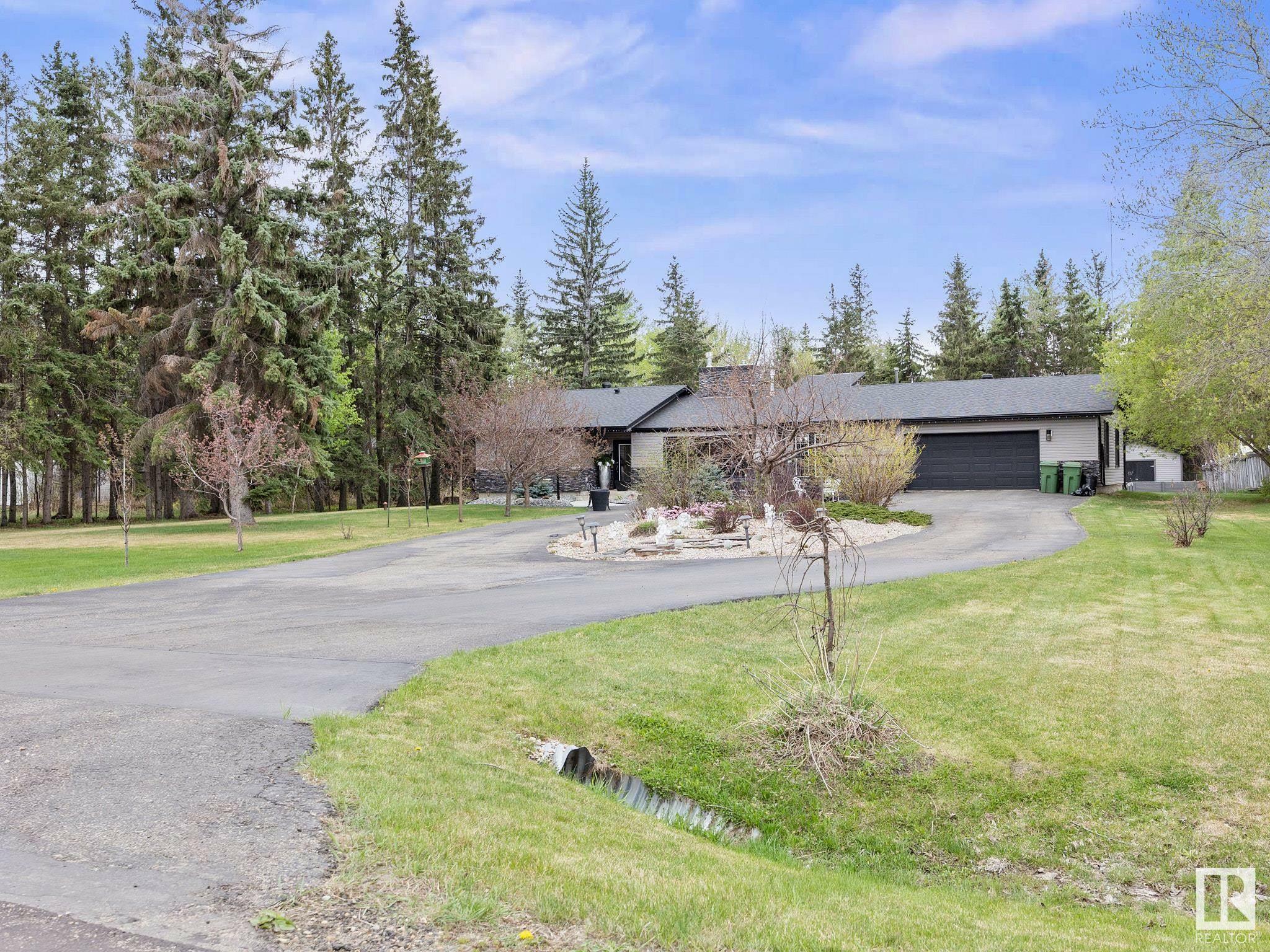 Property Photo: 54006 Rge Road 261 32 AB T8T 0C1
