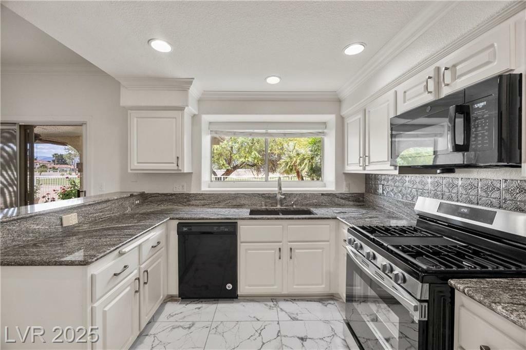 Property Photo: 5148 Forest Oaks Drive NV 89149