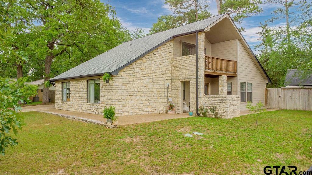 Property Photo: 425 Lakeview TX 75771
