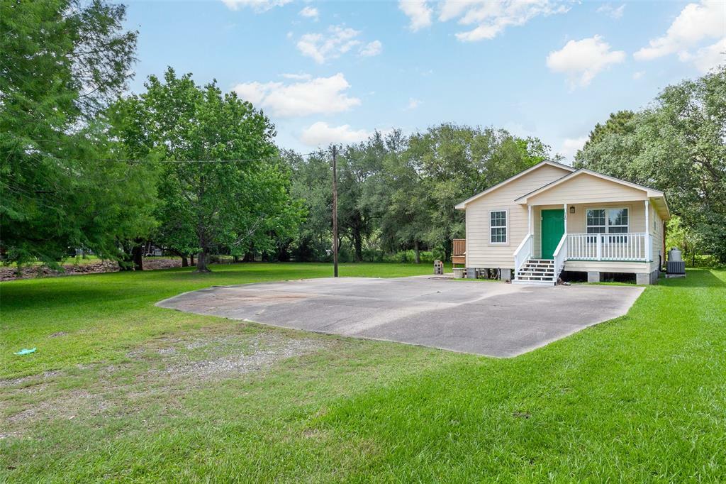 Property Photo: 940 W Buccaneer Drive TX 77665