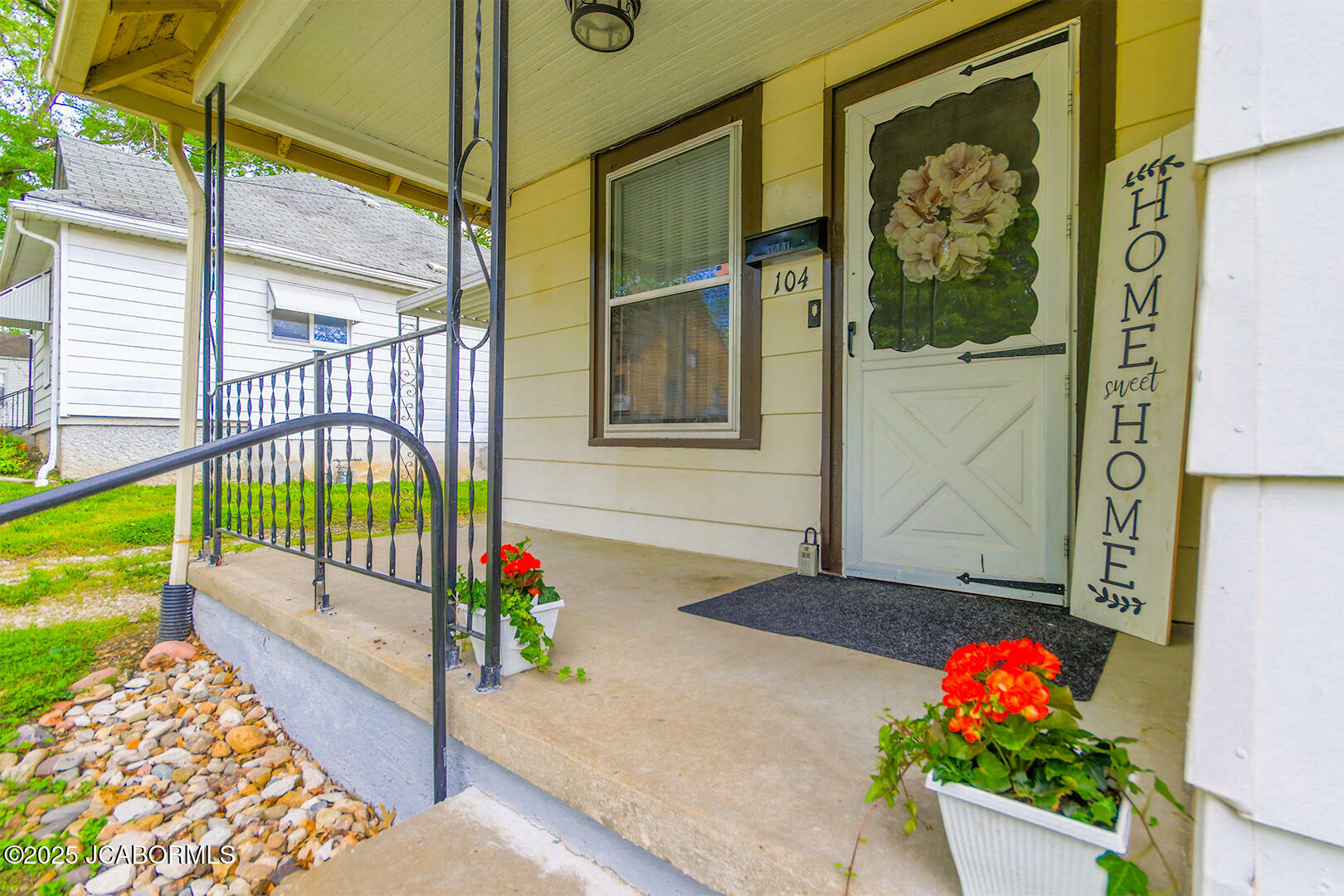 Property Photo: 104 N Lincoln Street MO 65101