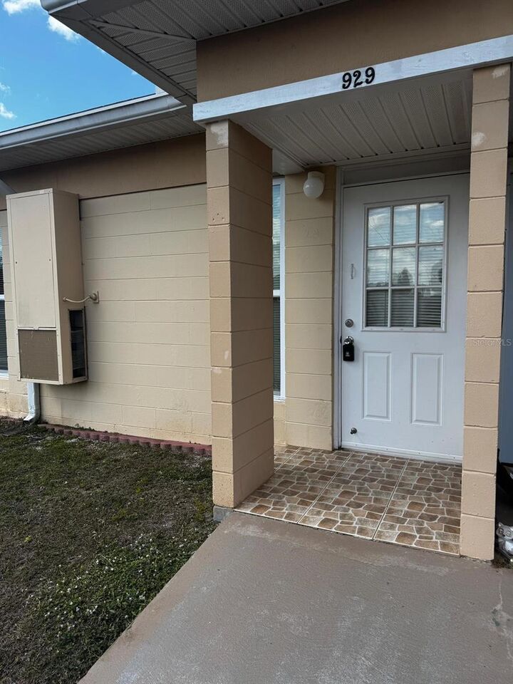 Property Photo:  929 Club Circle  FL 33854 