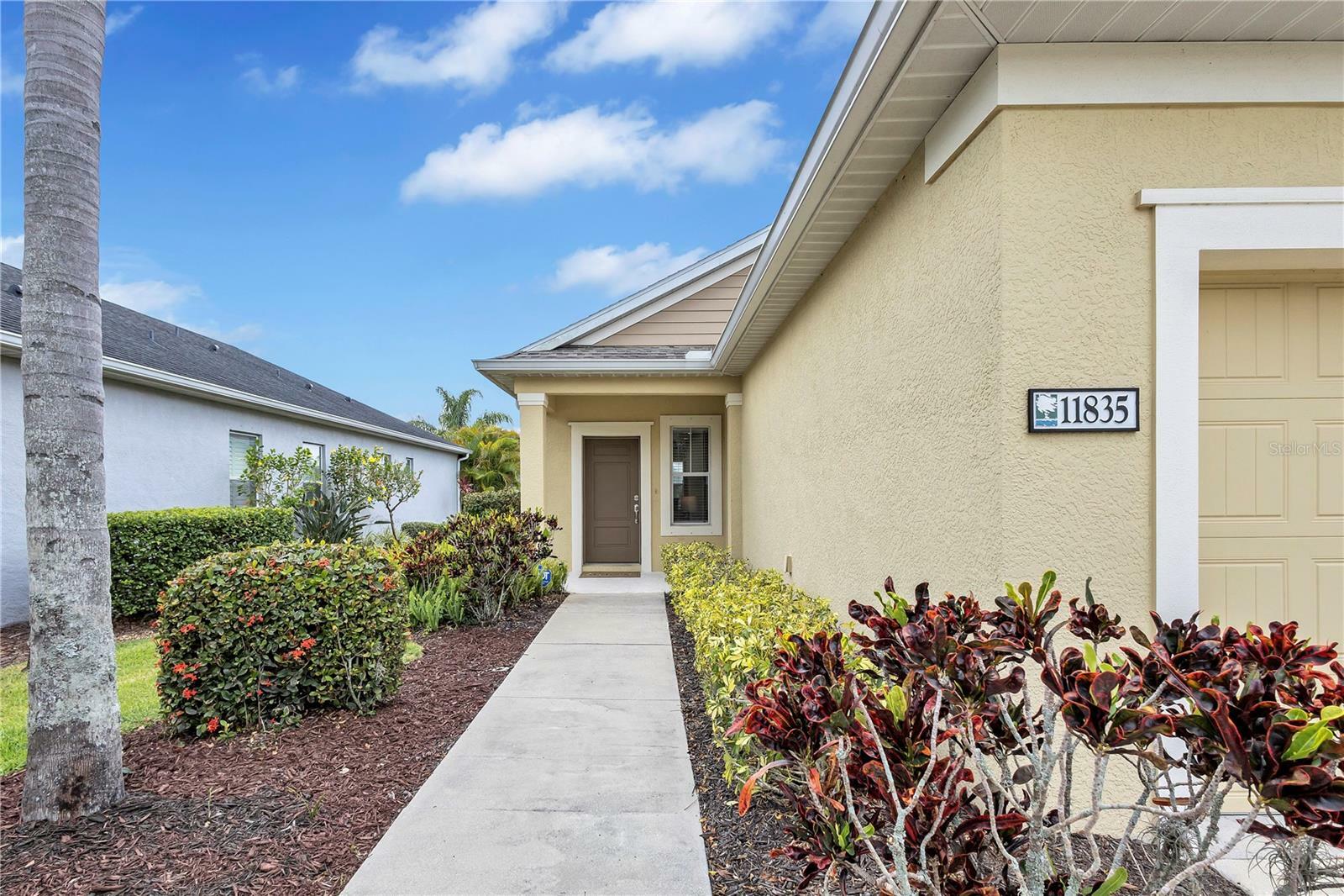 Property Photo: 11835 Crawford Parrish Lane FL 34219