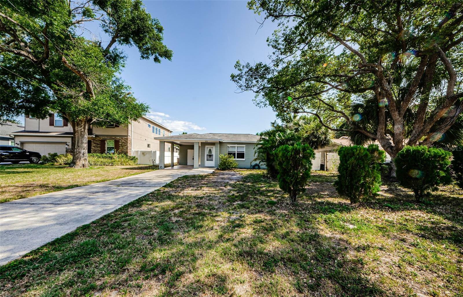 Property Photo: 3216 W Paxton Avenue FL 33611