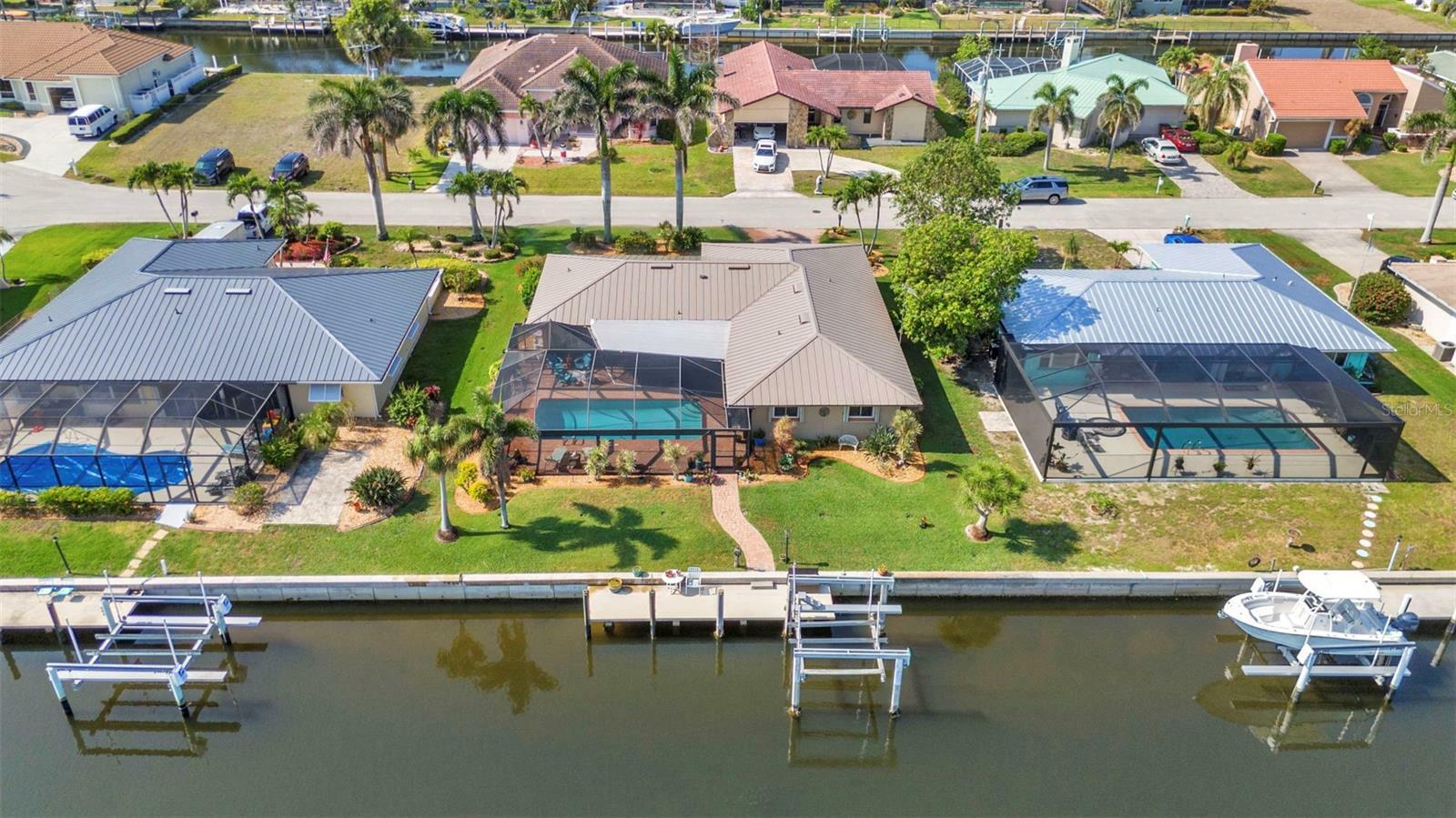 Property Photo: 2100 Via Esplanade FL 33950
