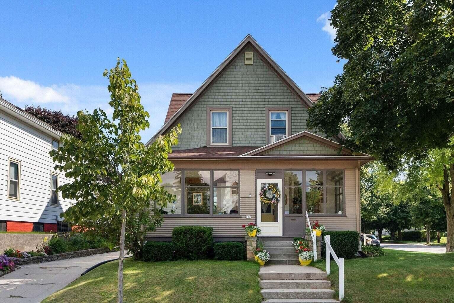 Property Photo:  933 High Ave  WI 53081 
