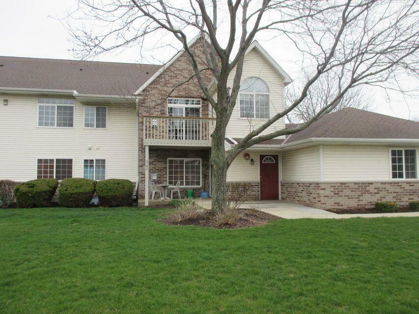 4784 W Maple Leaf Cir  Greenfield WI 53220 photo