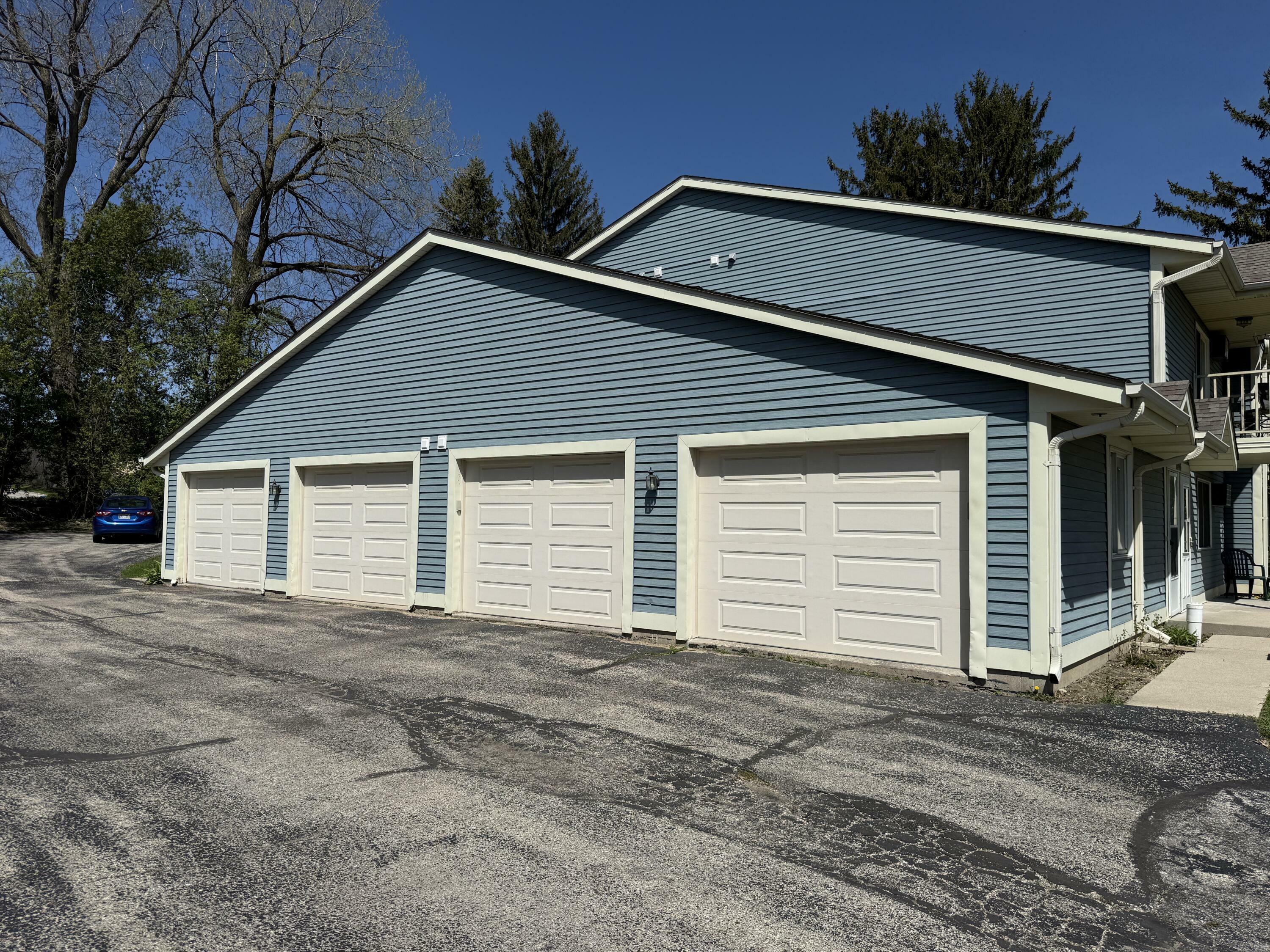 Property Photo: 1306 Eder Ln Unit D WI 53095