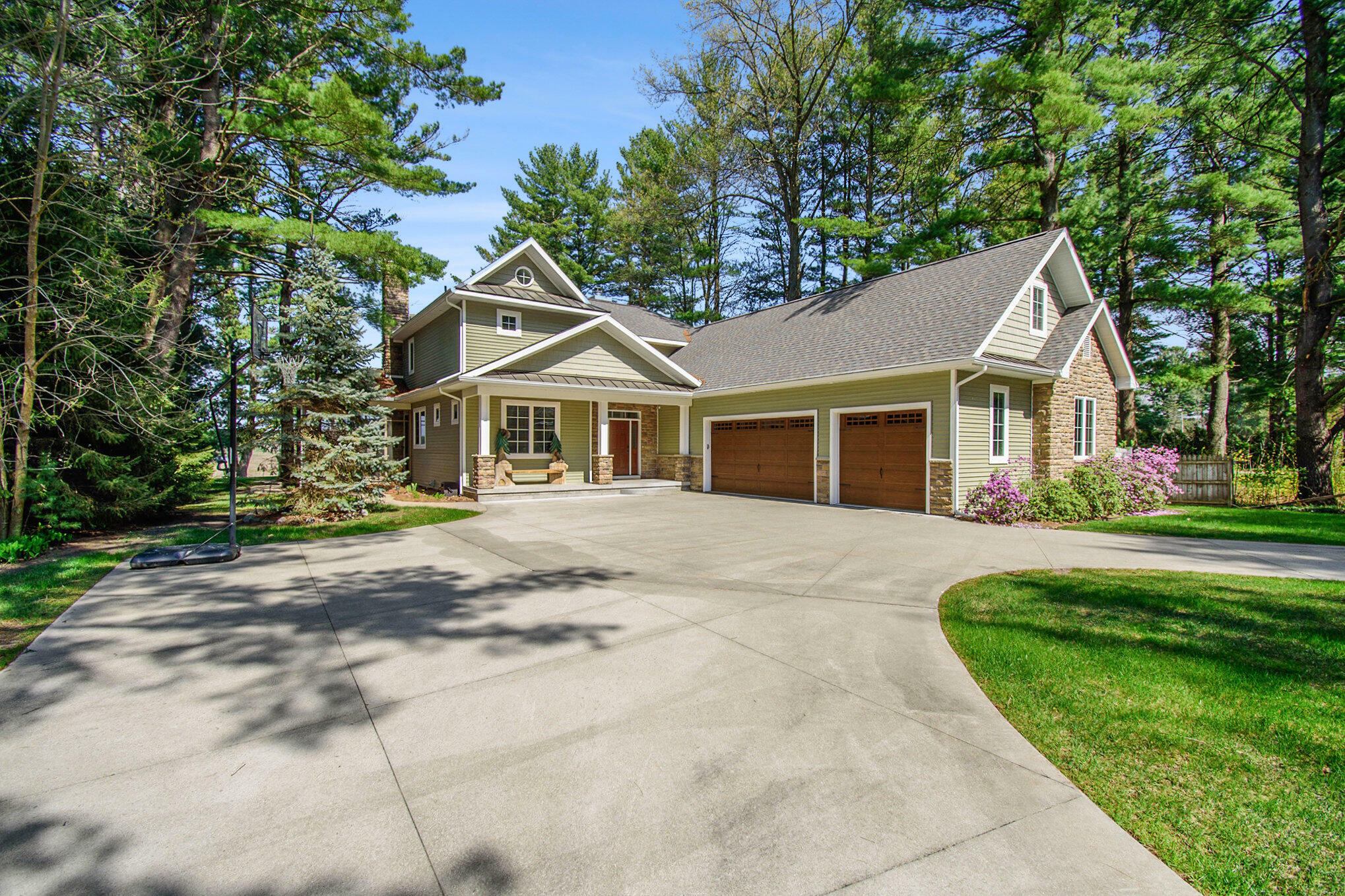 Property Photo: 2910 N Wilson Drive MI 48657