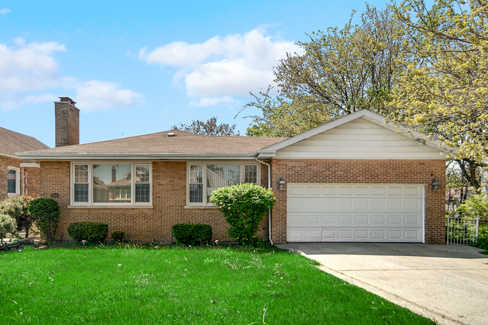 Property Photo: 1636 S 14th Avenue IL 60153