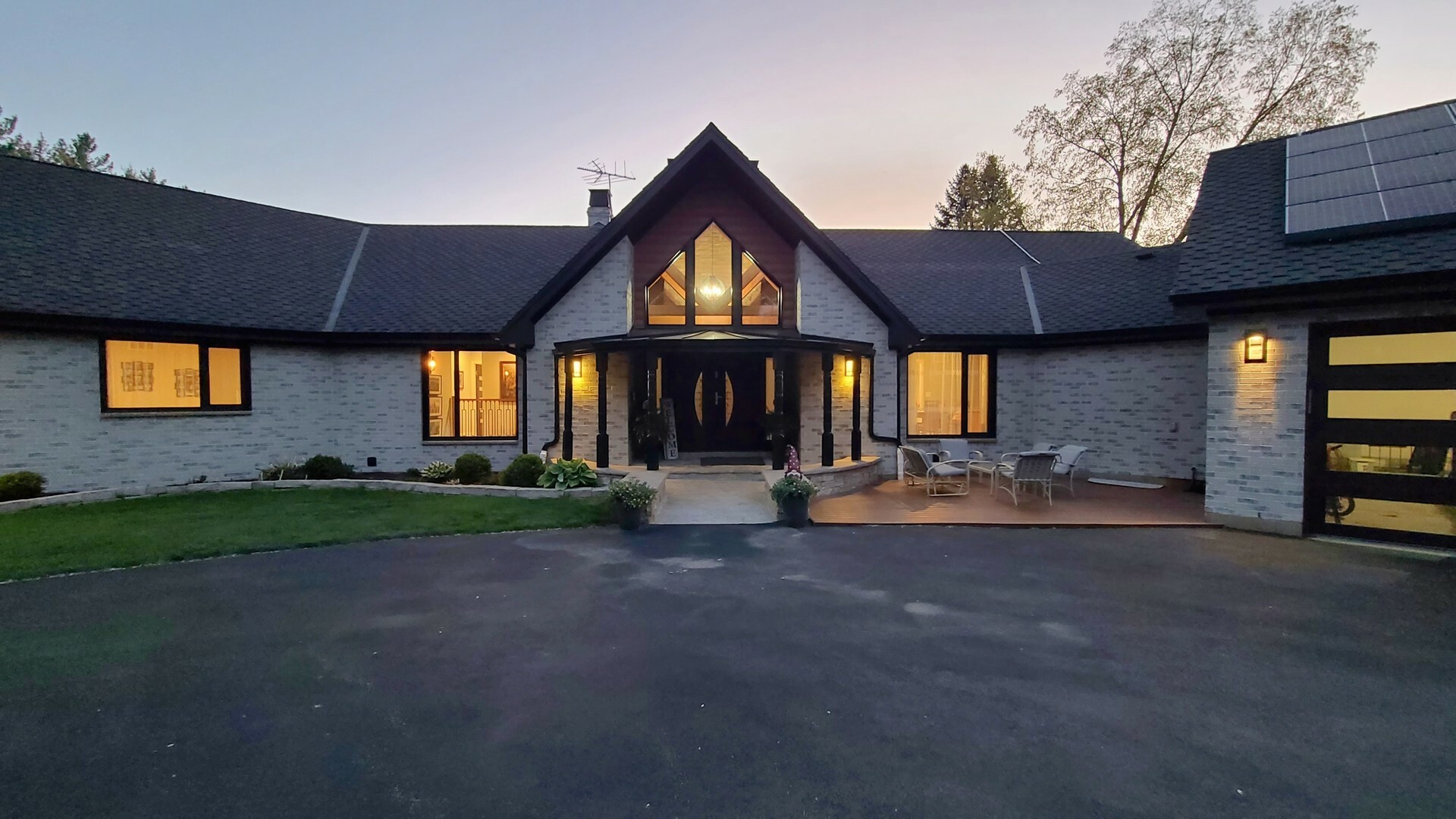 Property Photo: 32 Braeburn Lane IL 60010