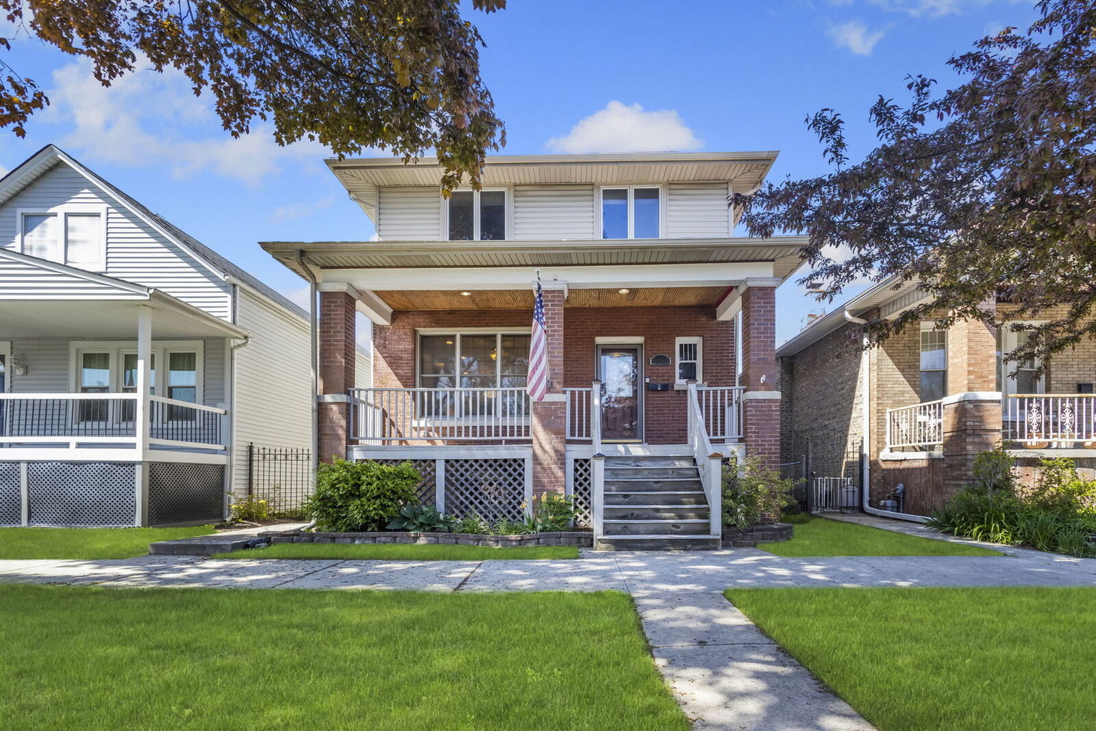 Property Photo: 5028 W Byron Street IL 60641