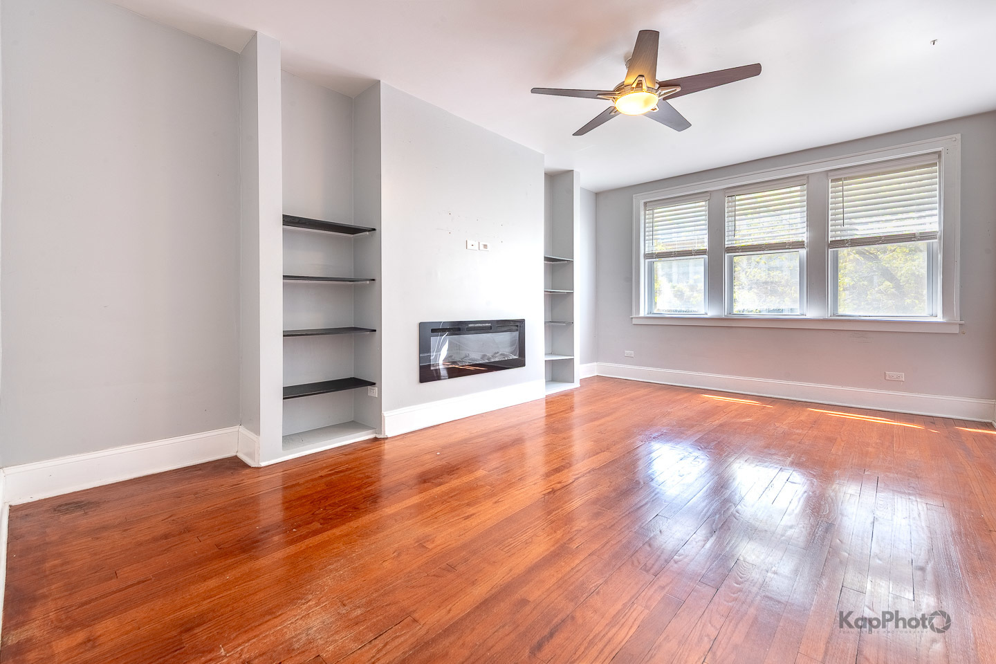 Property Photo: 4006 W Nelson Street 6A IL 60641