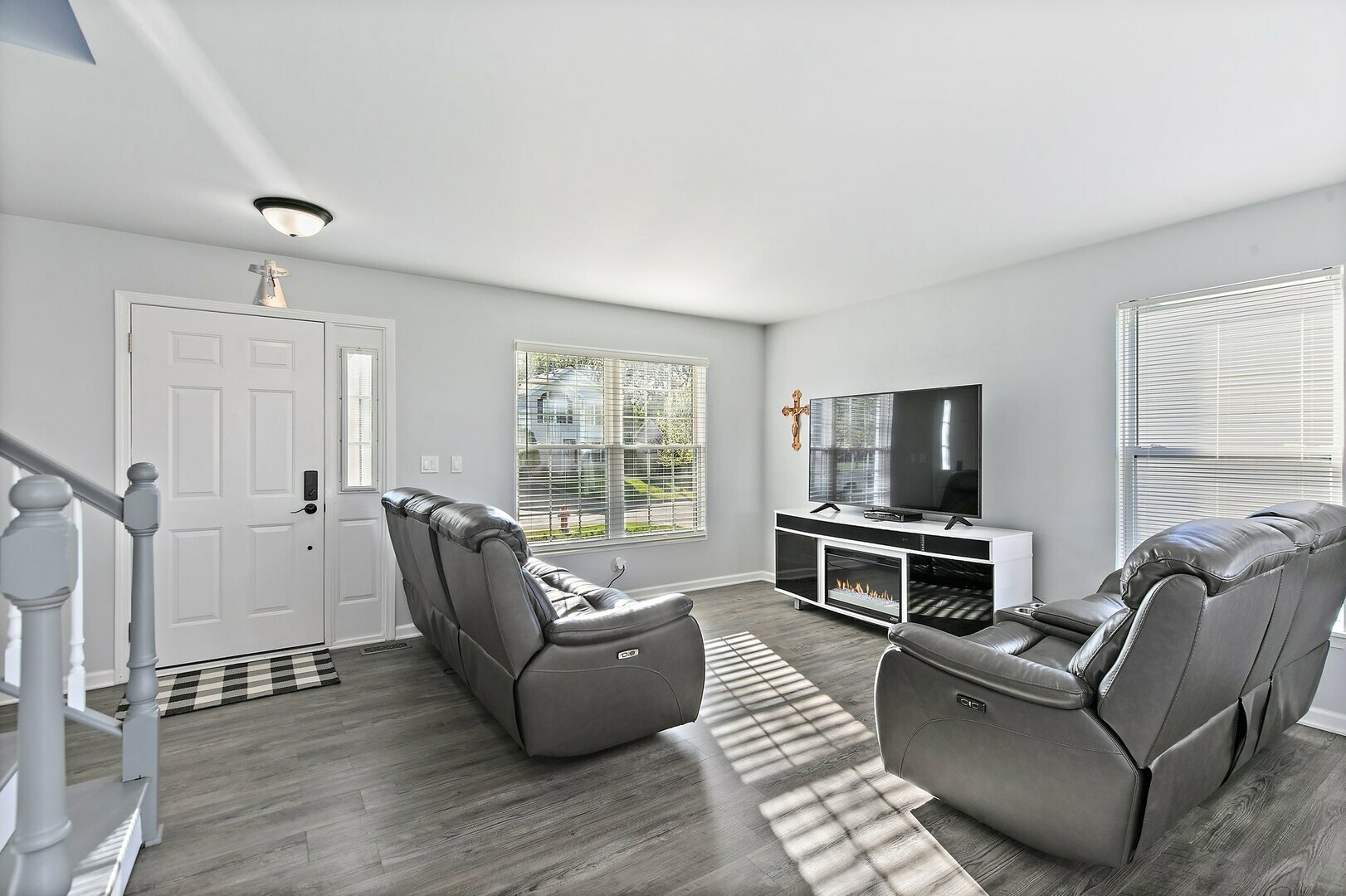 Property Photo: 1422 Keele Drive IL 60110
