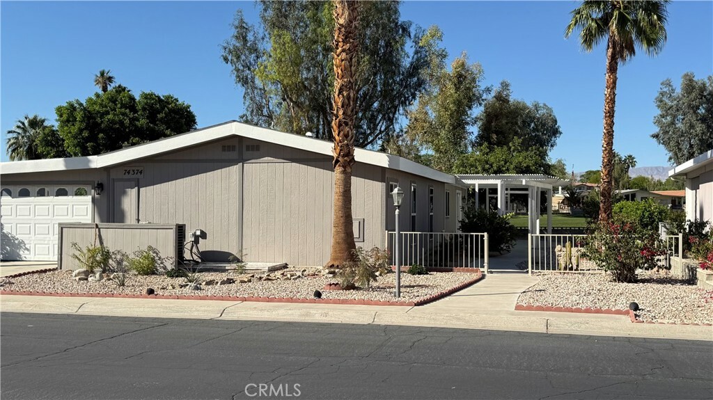 Property Photo: 74374 E Zircon Circle E CA 92260